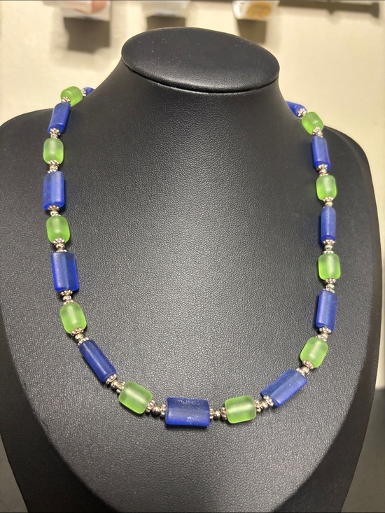 Jewelry - Vintage Glass Blue and Green Beaded Necklace